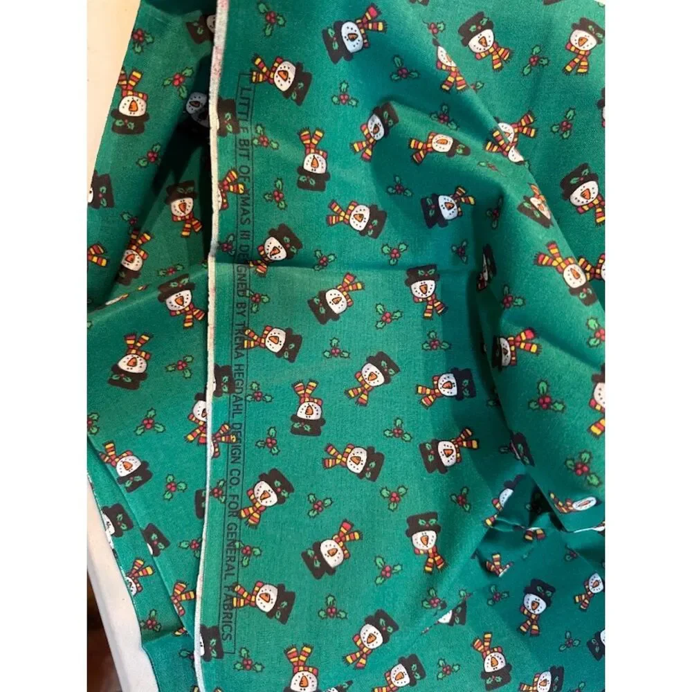 TRENA'S LITTLE BIT OF CHRISTMAS III - SNOWMAN W/SCARVES ON GREEN